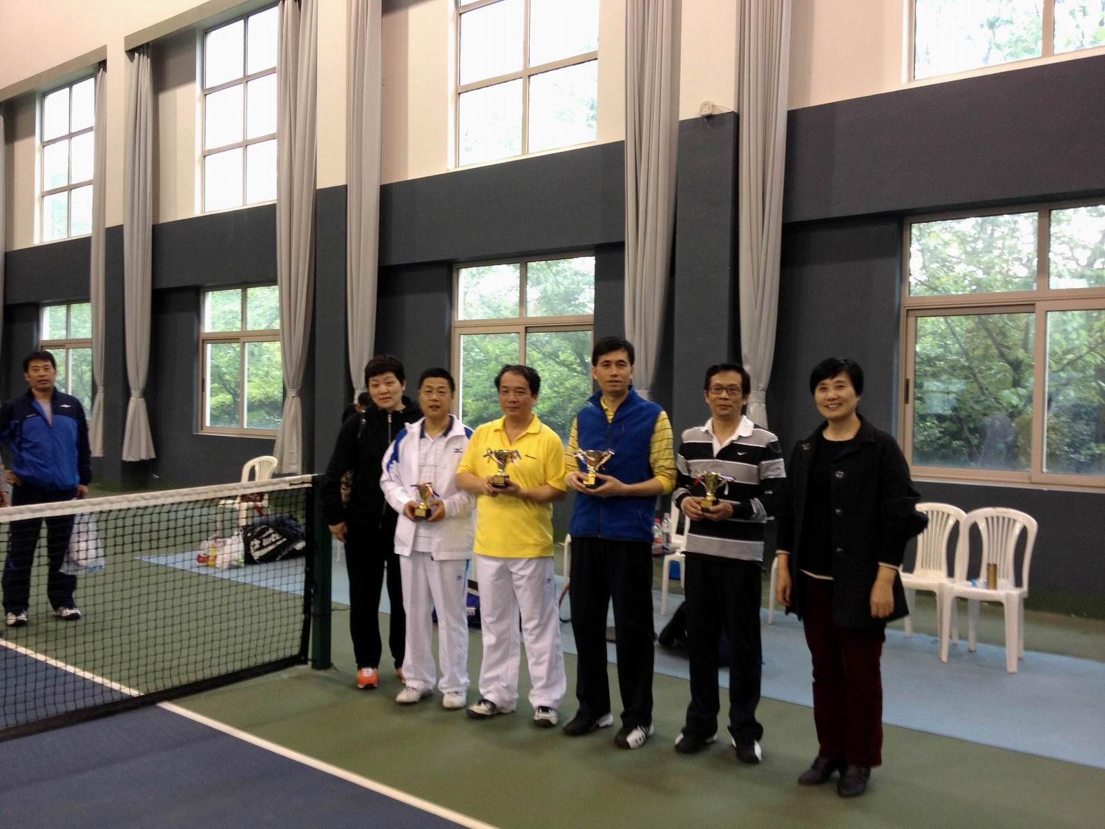 滕书记参加市高校校长、体育教师网球大师赛摘得桂冠